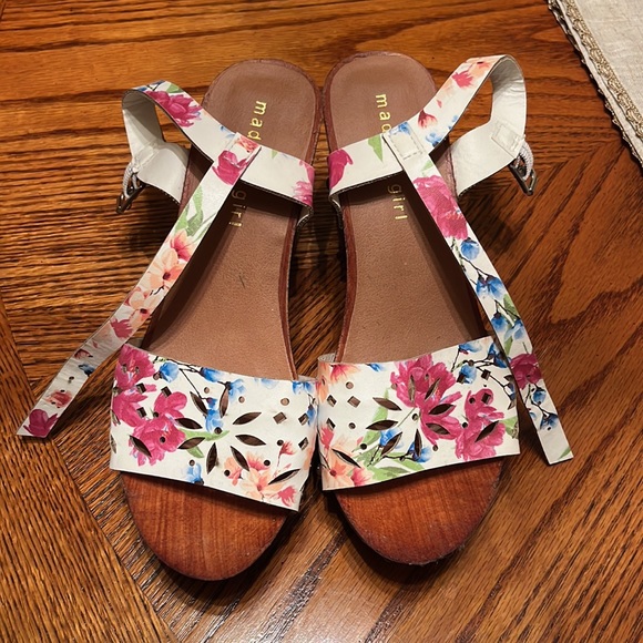 Madden girl size 6 platforms with strap and floral design. - Picture 4 of 5